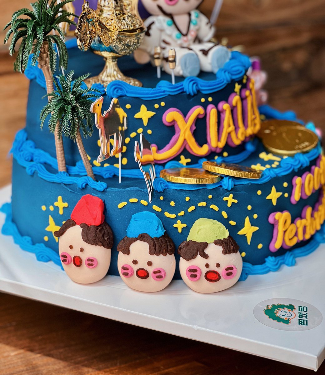 ❘ 🕌 ⌁ 🤴🏻❘
𝗫𝗜𝗔𝗟𝗔𝗗𝗗𝗜𝗡 𝟭𝟬𝟬𝘁𝗵 𝗣𝗲𝗿𝗳𝗼𝗿𝗺𝗮𝗻𝗰𝗲
⌙ 샤라딘의 100번째 아그라바 여정!

#김준수 배우님의 뮤지컬 #알라딘 100회 공연을 기념하여 커피차와 츄러스, 케이크를 준비해드렸어요♥︎

샤라딘 음료픽 - 아아메, 얼박사, 바닐라라떼🥤

샤라딘 화이텡!
김준수 화이텡♡