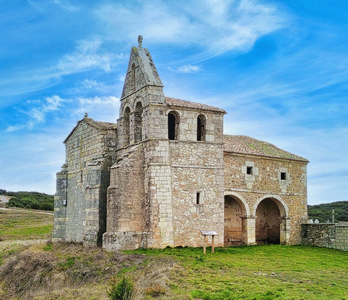 Románico en España (@romanicoespana) on Twitter photo <a href="/CantRomanica/">Cantabria Románica</a> <a href="/CEDERmerindades/">CEDER Merindades</a> <a href="/Merindadescom/">Merindades.com</a> <a href="/Burgosenelmundo/">Burgos en el mundo</a> <a href="/Businirmaslejos/">Burgos, sin ir más lejos</a> <a href="/BurgosTur/">Burgos Origen y Destino</a> <a href="/LaHuellaRomnica/">La Huella Románica</a> <a href="/amigosromanico/">Amigos del Románico</a> <a href="/RevistaRomanico/">Revista Románico</a> <a href="/cylromanica/">Castilla y León Románica</a> <a href="/RumboMerindades/">DestinoMerindades</a> O el caso contrario, meterle la estructura torreada por detrás, como en Montoto de Ojeda <a href="/CantRomanica/">Cantabria Románica</a> <a href="/CEDERmerindades/">CEDER Merindades</a> <a href="/Merindadescom/">Merindades.com</a> <a href="/Burgosenelmundo/">Burgos en el mundo</a> <a href="/Businirmaslejos/">Burgos, sin ir más lejos</a> <a href="/BurgosTur/">Burgos Origen y Destino</a> <a href="/LaHuellaRomnica/">La Huella Románica</a> <a href="/amigosromanico/">Amigos del Románico</a> <a href="/RevistaRomanico/">Revista Románico</a> <a href="/cylromanica/">Castilla y León Románica</a> <a href="/RumboMerindades/">DestinoMerindades</a> O el caso contrario, meterle la estructura torreada por detrás, como en Montoto de Ojeda