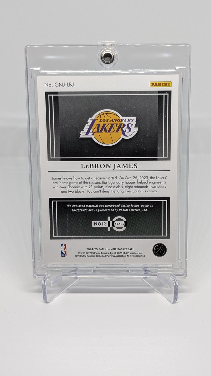 Got very lucky with this one.
My first game worn LeBron card.