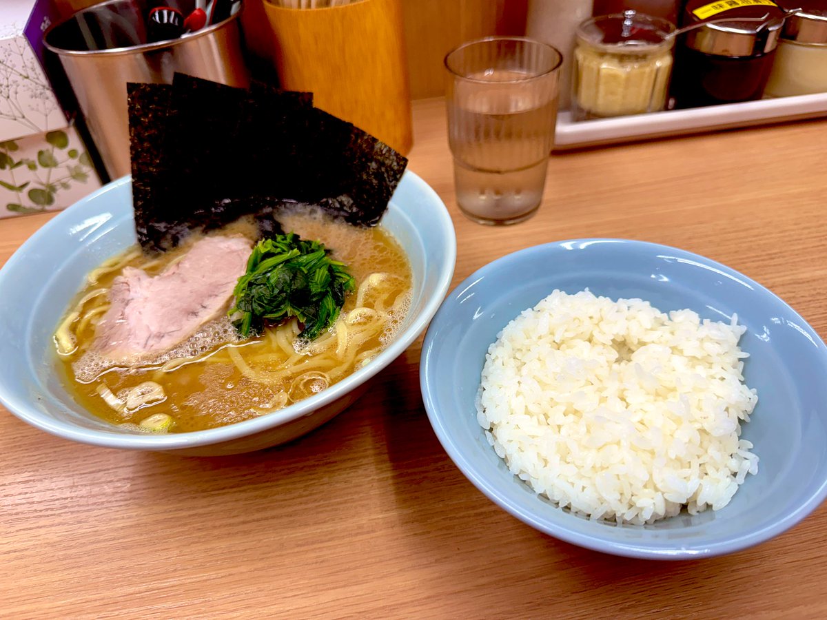 今日は昼間から新宿三丁目のう福さんで美味しい鰻串を食べており、気がついたら日吉にいたので、武蔵家さんで美味しいラーメンを食べて帰路に着いている💯🐢