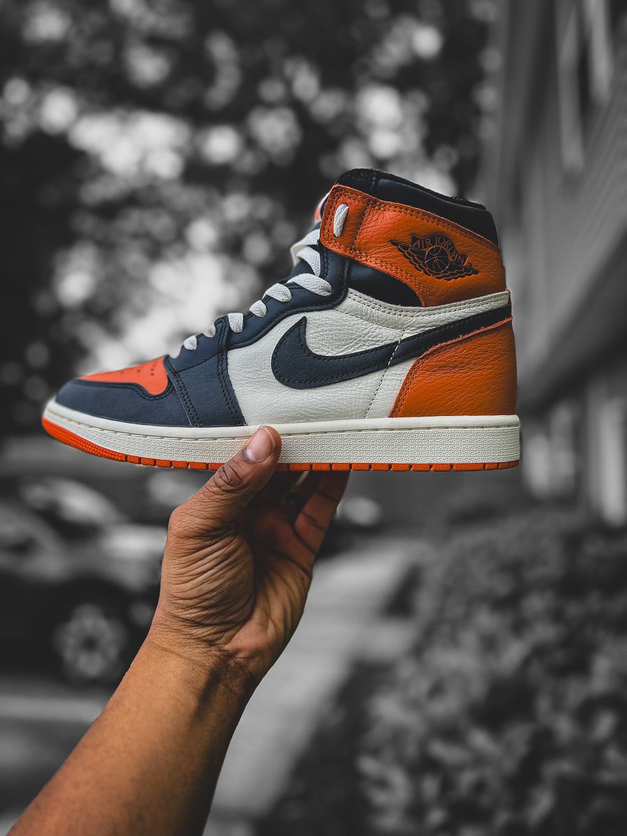 Words by KMJ
•
The discourse around the Shattered Backboard 2015 only grew louder with time. Back then people were chasing Yeezys and Ultra Boosts, and as that lane got hot, the rumblings about these being “top tier” got just as loud.
•
Honestly, that talk killed my