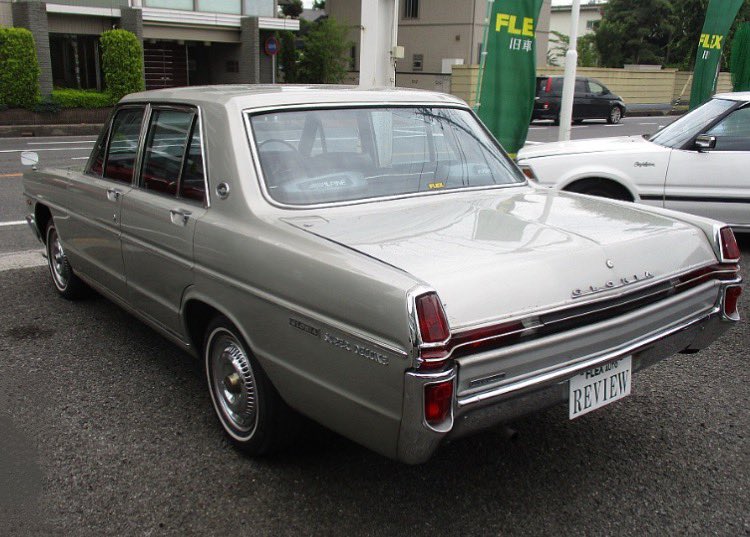 izumi_no_ossan's tweet photo. 皆さん、金に糸目をつけなくて良いなら、旧車で何が欲しいですか??
自分は…
⚫️ファミリアロータリークーペの初期
⚫️タテグロ後期のGL
この2台 欲しいですね!😁
ロータリークーペは白
グロリアはシルバーに黒のレザートップがベスト😁
酒飲みながらリビングから眺めたいですね笑 https://t.co/WcbBgN3l45