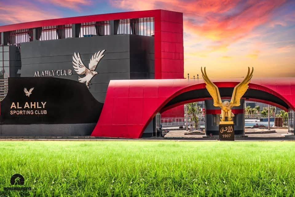 AmrFahmy2007's tweet image. الأهلي الان يملك 4 فروع لاعضائه 
بنى 4 فروع في ظل مجالس إدارات تعمل من أجل النادي
في المقابل تجد الزمالك تسلم ارض من 20 سنة ويبني الوهم في عقول جماهيره 
يبني فقط نظريات المؤامرات والمظلومية