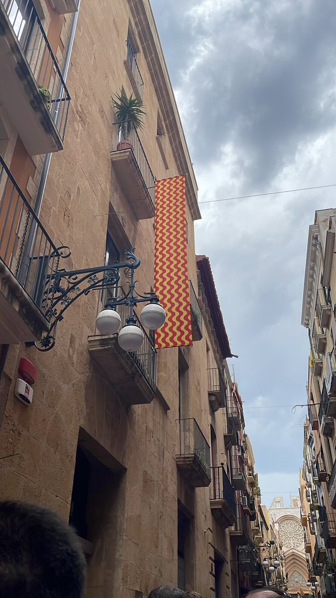 Que algú els digui als del Servei Territorial de Cultura que la bandera de Tarragona té quatre pals i no cinc
