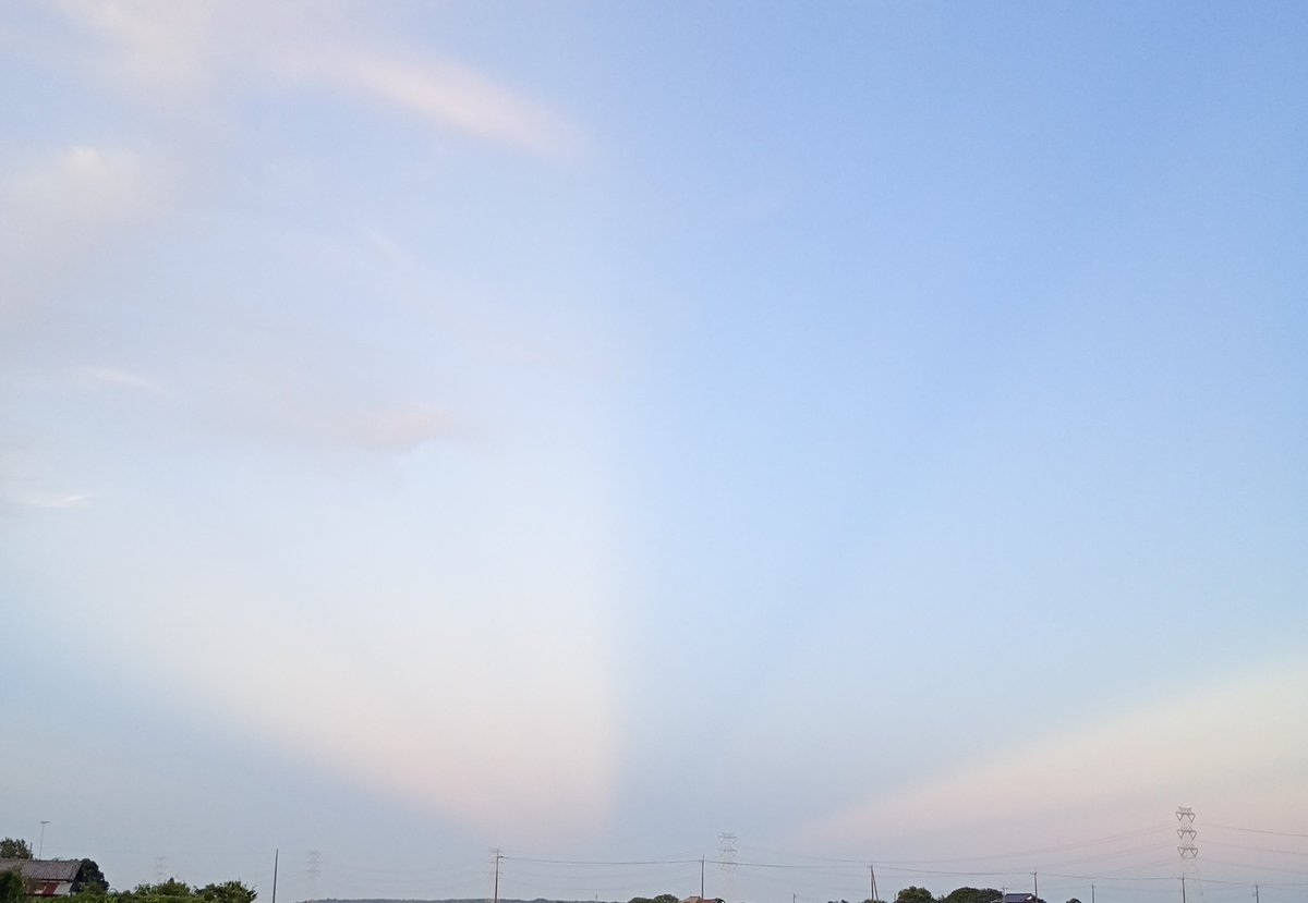 xmah06x's tweet photo. #イマソラ #いまそら
#AnticrepuscularRays
#反薄明光線
#天割れ https://t.co/dHFDAn17ZI