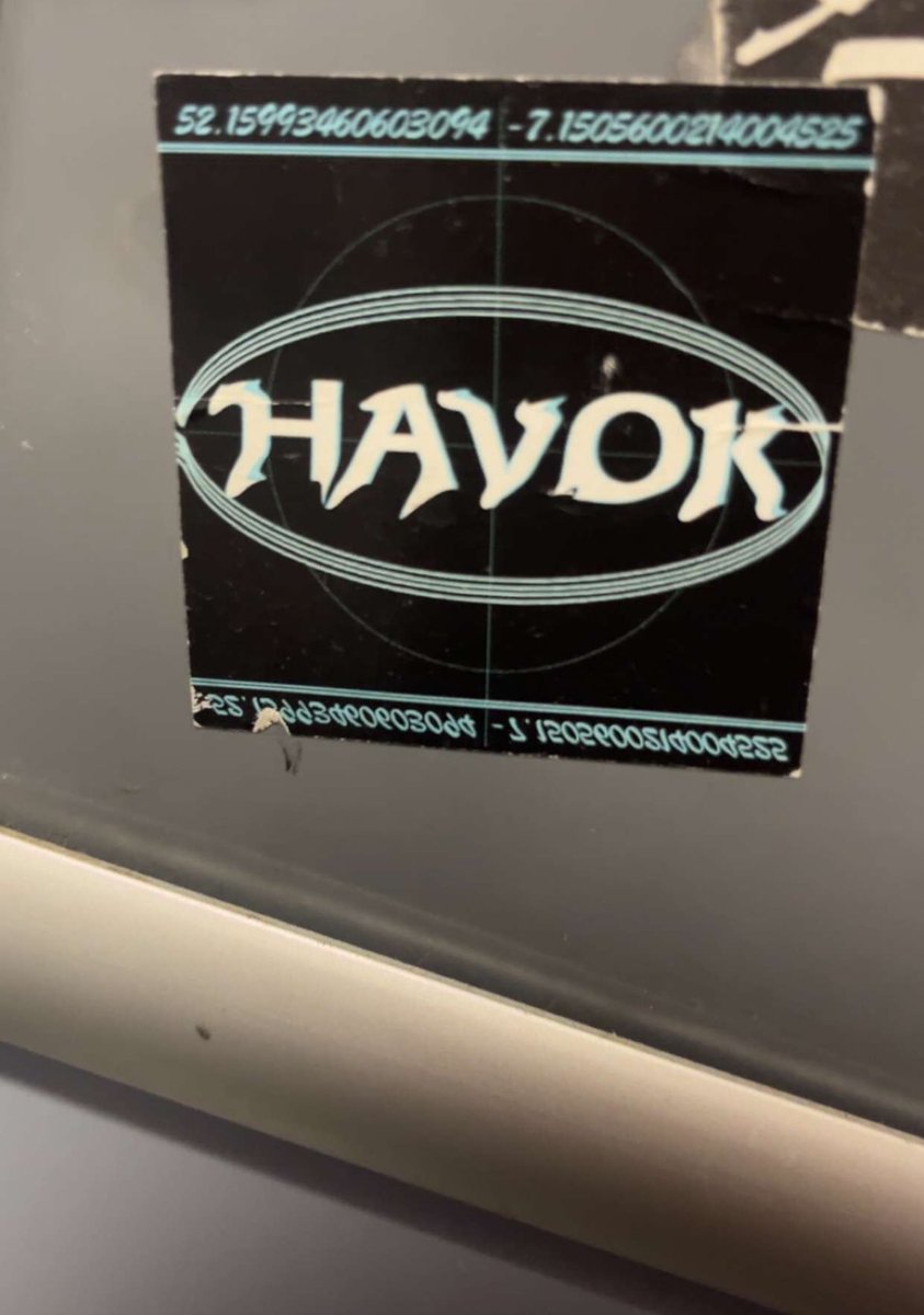 CodeFralpha's tweet image. Es ce qu’on veut bien m’expliquer pourquoi j’ai trouver ça en Irlande dans un aéroport @ZetFarYT @wazzth @HvKGGs