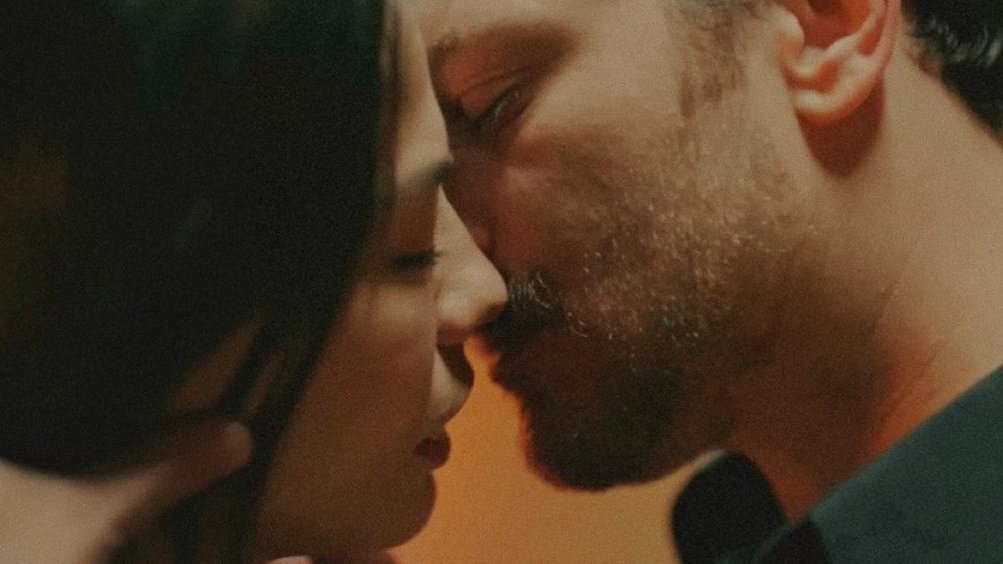 Eşrefin eline bakın çabuk kafayı yiyorum görünce🥵

#eşsan #eşrefrüya