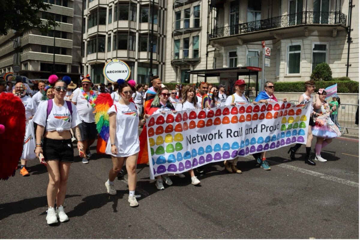 NetworkRailMAN's tweet image. 🚂#ManchesterPride is around the corner 🏳️‍🌈

Here’s a look back at some of our favourite moments from previous parades, and we can’t wait to do it all again on Saturday 🧡

#NetworkRail #AugustBankHoliday #PrideParade
