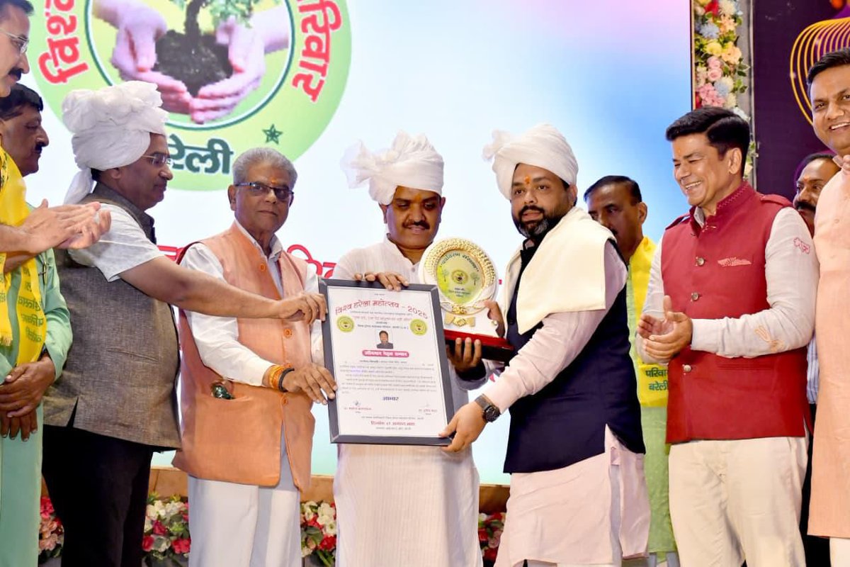 Anil Patil (@anilpatilmadha9) on Twitter photo संस्कृति,परंपराओं और प्रकृति के प्रति कृतज्ञता व्यक्त करने के पर्व 'विश्व हरेला महोत्सव' के पावन अवसर पर बरेली, उत्तर प्रदेश में प्रतिष्ठित "उदयीमान नेतृत्व सम्मान" Emerging Leadership Award प्राप्त करने पर मेरे प्रिय मित्र श्री सत्येंद्र त्रिपाठी जी <a href="/isatyendra/">सत्येन्द्र त्रिपाठी</a> को हार्दिक बधाई। संस्कृति,परंपराओं और प्रकृति के प्रति कृतज्ञता व्यक्त करने के पर्व 'विश्व हरेला महोत्सव' के पावन अवसर पर बरेली, उत्तर प्रदेश में प्रतिष्ठित "उदयीमान नेतृत्व सम्मान" Emerging Leadership Award प्राप्त करने पर मेरे प्रिय मित्र श्री सत्येंद्र त्रिपाठी जी <a href="/isatyendra/">सत्येन्द्र त्रिपाठी</a> को हार्दिक बधाई।