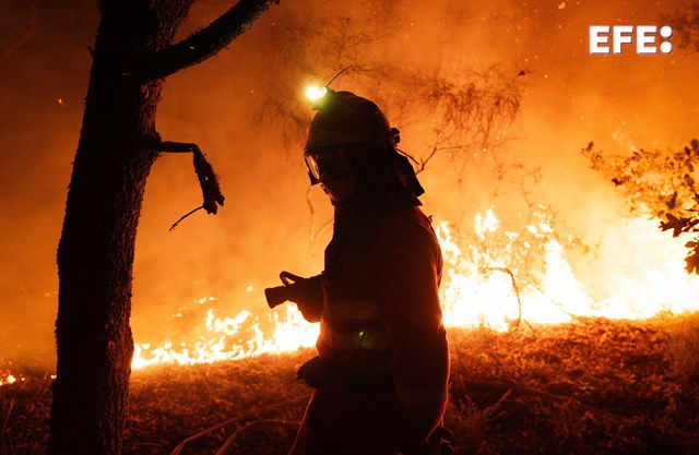 Los incendios en España queman 380.000 hectáreas, una superficie equivalente a la isla de Mallorca.

efe.com/espana/2025-08…