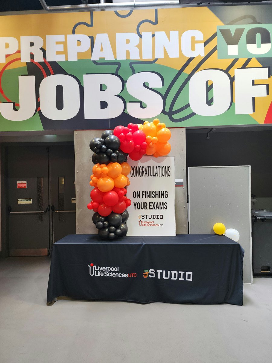 Good luck to all students receiving their GCSE results this Thursday🤞 
Your hard work has paid off. Doors open at 9am.

Our Sixth Form team will be here from 11am to process applications. Don't forget to bring your results!

#GCSEResults2025