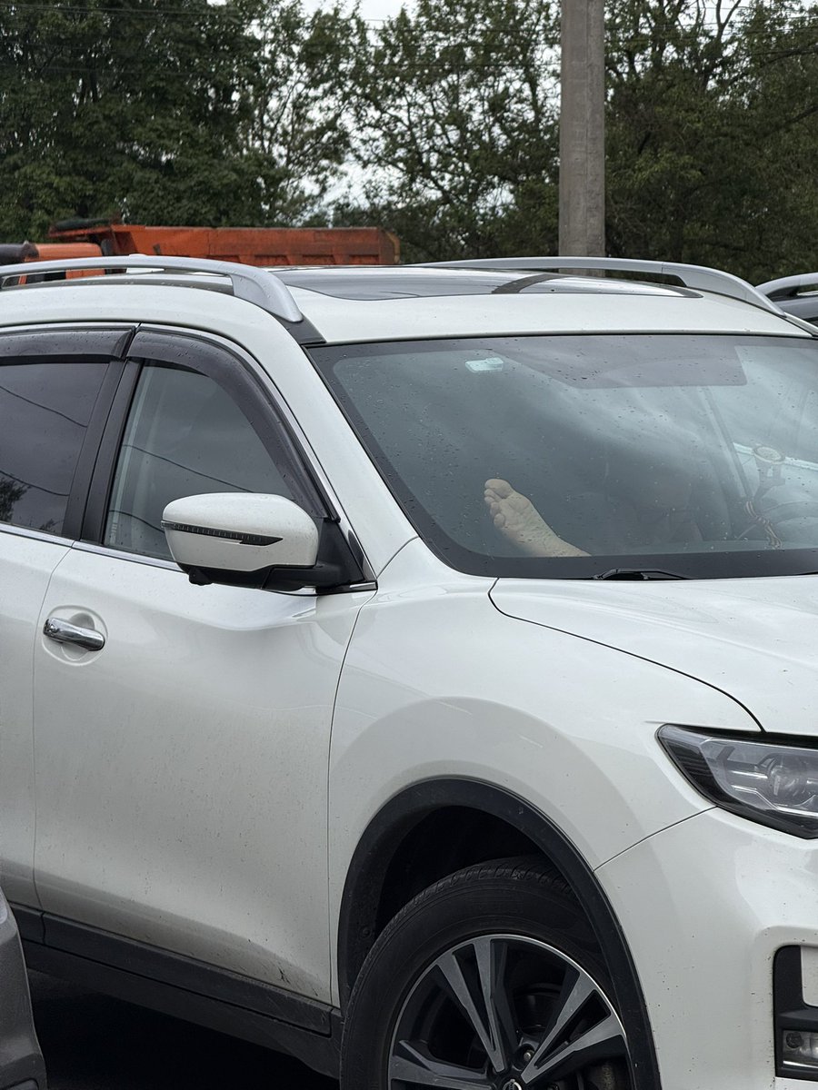 KuBickOne's tweet image. Первое, что увидел в Петербурге, выйдя из метро после поезда. 

Значит точно Питер.