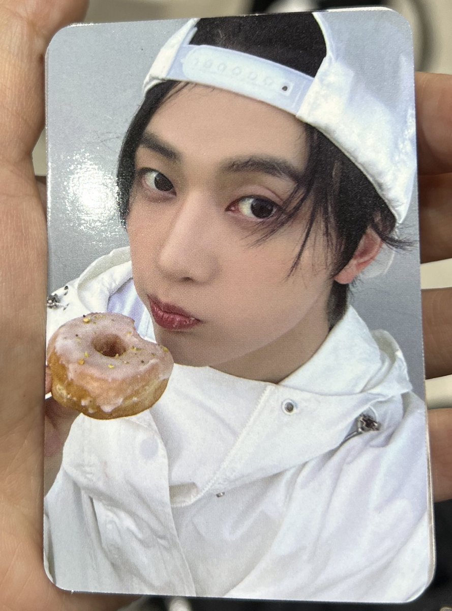 forseokmae's tweet photo. love how matthew actually already ate the donut when other members are just posing next to it/pretending to eat it aigoo a true foodie indeed 😂🫳 https://t.co/gJByHbcrWR