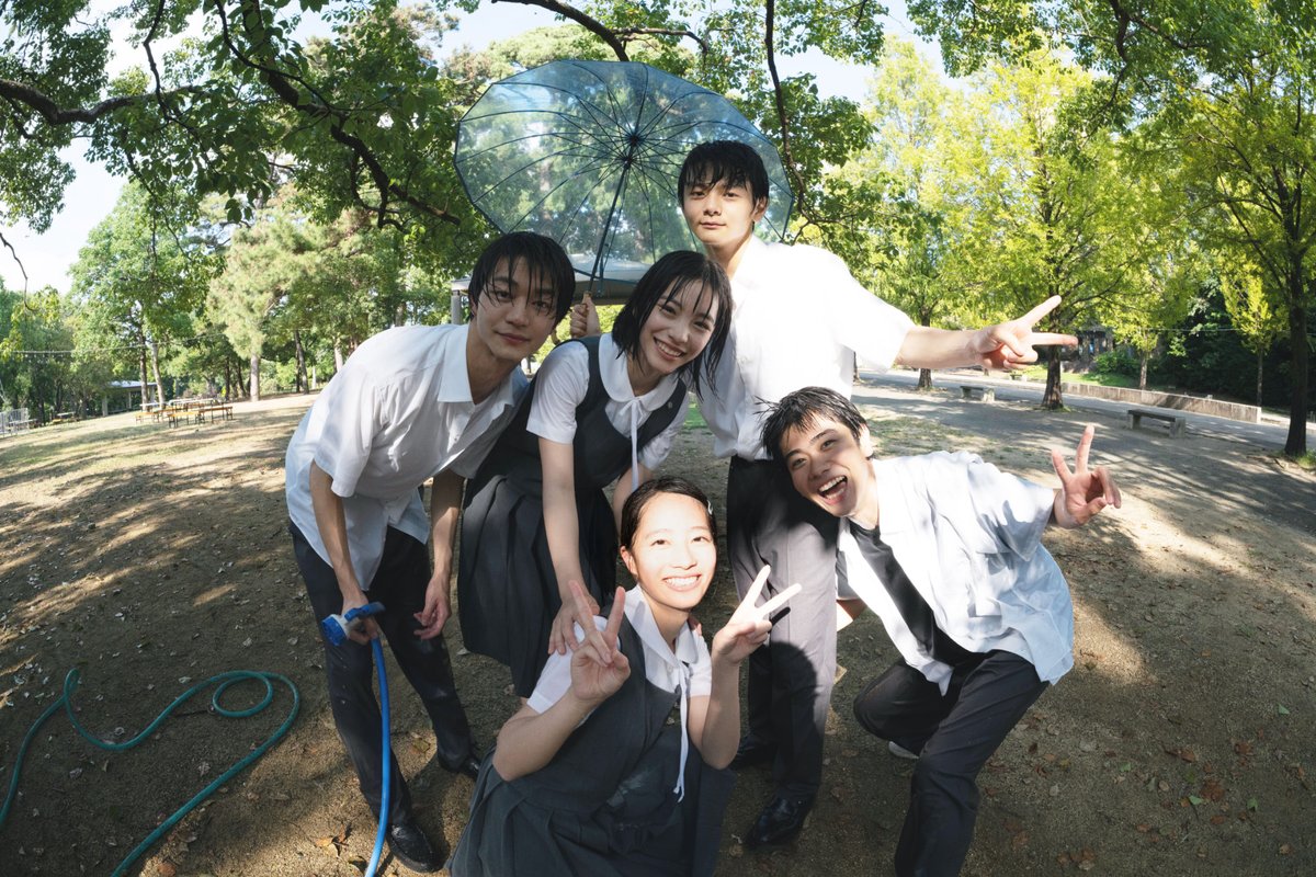 #ストムン の仲良し5人もピース✌

#當真あみ さん #齋藤潤 さんが出演する
「#ちはやふる ーめぐりー」は本日よる10時放送！今週も楽しみです🌸

『#ストロベリームーン 余命半年の恋』
#池端杏慈 #黒崎煌代 #吉澤要人
𝟏𝟎.𝟏𝟕(𝐅𝐫𝐢.)公開🌕🍓