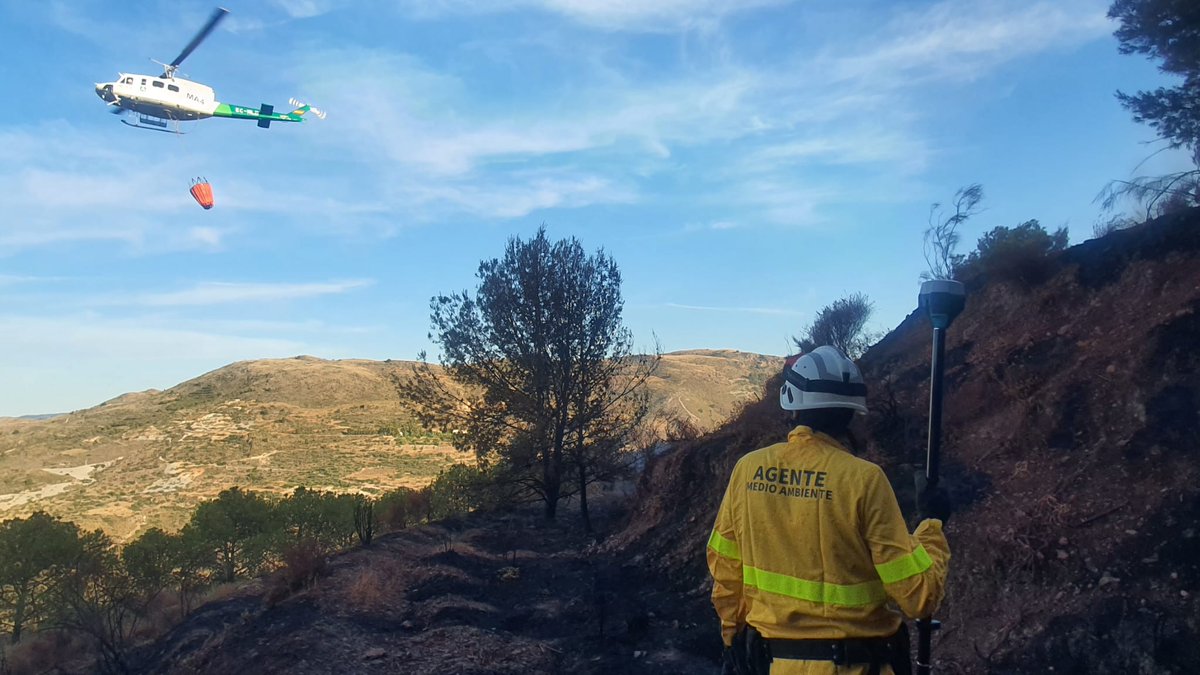 Agentes Forestales y Medioambientales coordinamos la extinción de incendios en las fases iniciales. Lo hacemos con plantillas bajo mínimos. Esta carencia deja zonas enteras de monte  desprotegidas. bit.ly/47Cd4oG