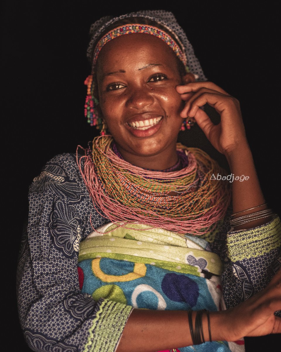 En cette Journée mondiale de la photographie, je partage l’un des visages de ma nouvelle série RACINES VIVANTES : le portrait d’une jeune femme Peulh du nord Bénin. ✨

"Quand les racines sont profondes, il n’y a pas lieu de craindre le vent." – Proverbe africain 🌍

#abadjaye