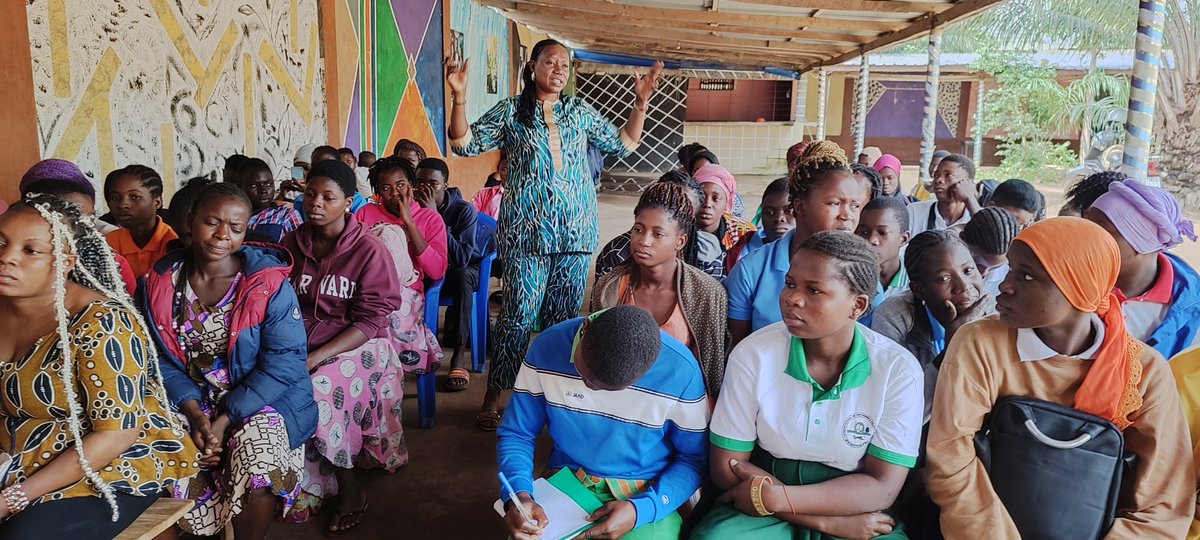 anvt_togo's tweet photo. 55 jeunes artisans d’OPAPA sensibilisés au volontariat à Adétikopé, ce 18 août.

Objectif : stimuler l’engagement citoyen et les informer sur les opportunités de l’ANVT, notamment le programme VEC.

#Volontariat
#JeMengage 
#CRVLome
#ANVT https://t.co/geUXK8lIZf