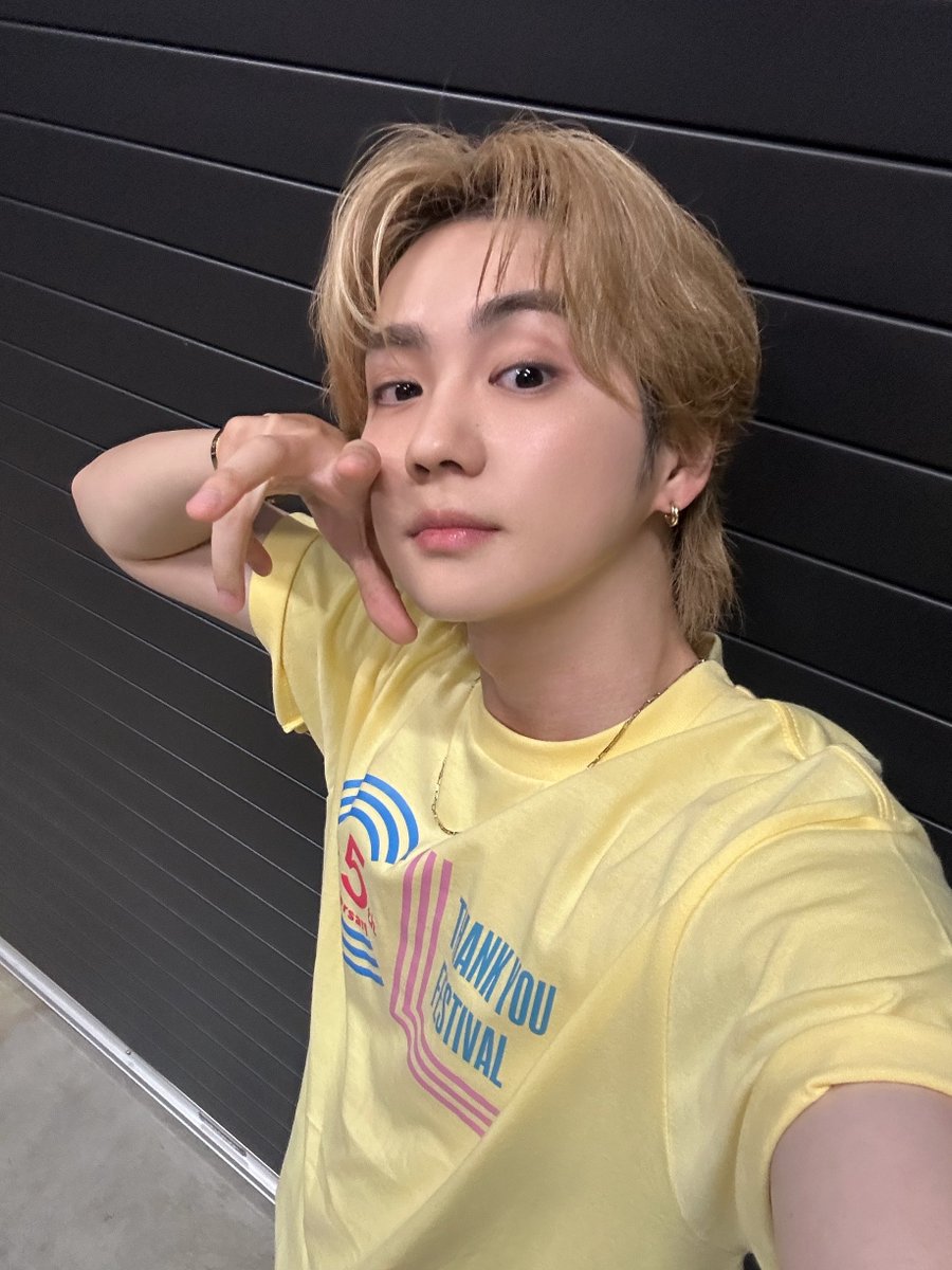 #LOVEHOKUTOビンゴ 縦ビンゴ特典🩵
ご参加ありがとうございました！

HOKUTOから自撮りタイガーショット📸が届きました🐯

🎥"Tiger Boy" Music Video 🐯  
youtu.be/kOIUgJu5_JU

🎧Streaming / DL
lnk.to/LOVEPARADOX_LO…

📱Official SNS
bio.to/HOKUTO

 #LOVEHOKUTO #ほくとら