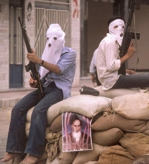 با شاه فقید اینطوری میجنگیدن
ولی الان میگن از جنگ میترسن و استرس میگیرن
#چپ_هرگز_نفهمید