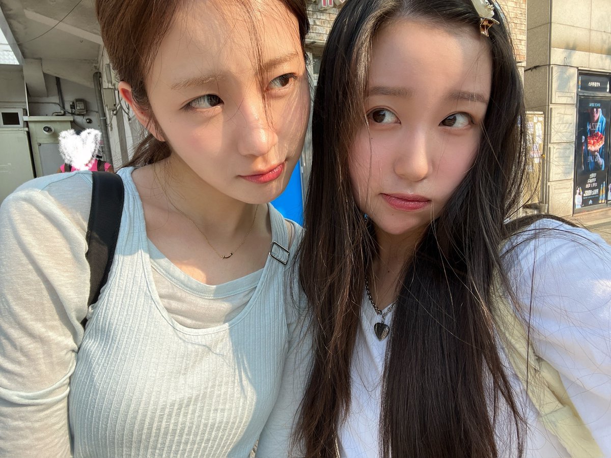 WOOAH_HM's tweet photo. [#우연]
소라쨘~おたんじょうび おめでとう💛
너랑 쌓은 추억이 진짜 많다아 
함께하는 시간이 길어질���록 작은 일에도 같이 웃고 서로 눈빛만 봐도 아는 사이가 되는 것 같아서 좋아😌💖 오늘 아주아주 しあわせ한 하루 보내😘💛💛💛

#WOOAH #우아 #WOOYEON
#HAPPY_SORA_DAY
#해맑은_파도같은_소라 https://t.co/kZPFvsFY0i