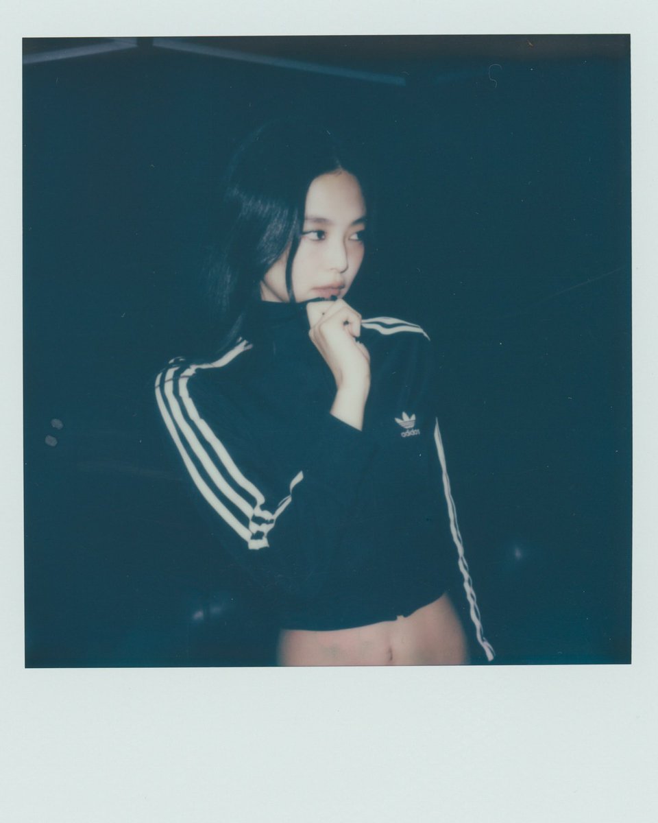 DC 제니 갤러리 tweet media