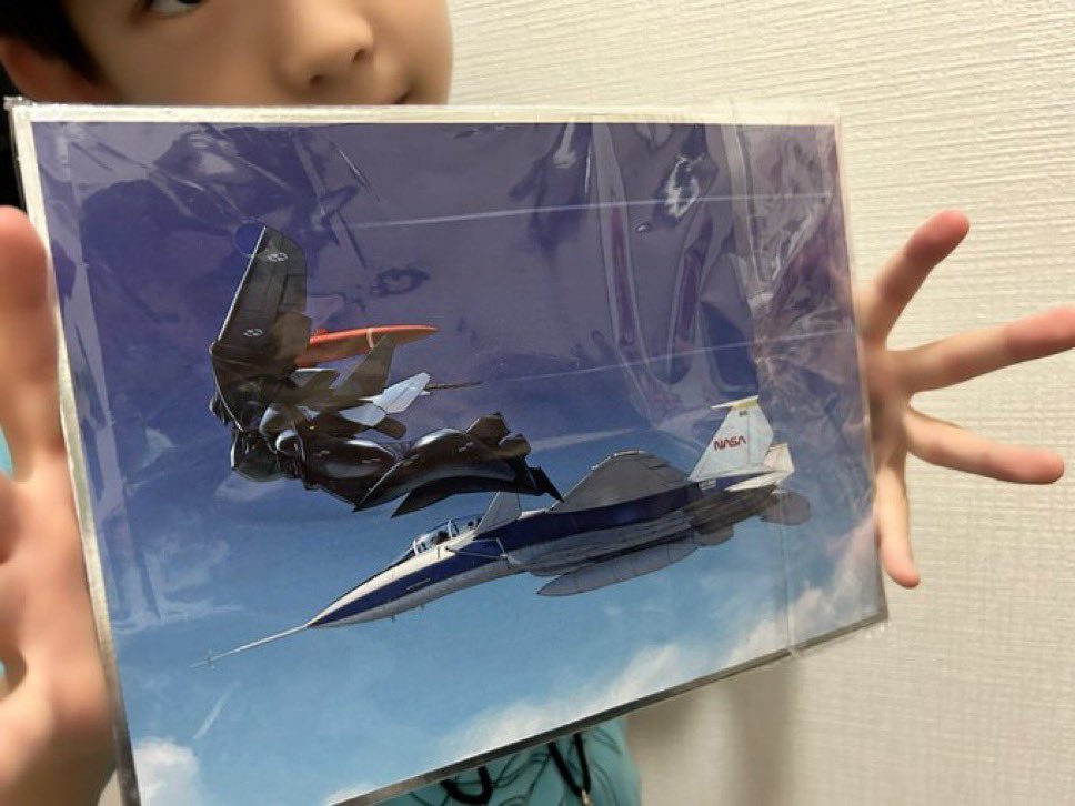 働猿 〜mon.job〜 (モンジョブ)WF新作頑張る (@mon_job) on Twitter photo お客様から色紙をいただきました。
グリフォンに補助ブースター
手前の戦闘機には内海さんが乗ってるそうです。
<a href="/AniMan_CH2/">Annin Amande 大神 C106土曜 東T11b(東7ホール)ROBO研</a> さんありがとうございました。
#パトレイバー お客様から色紙をいただきました。
グリフォンに補助ブースター
手前の戦闘機には内海さんが乗ってるそうです。
<a href="/AniMan_CH2/">Annin Amande 大神 C106土曜 東T11b(東7ホール)ROBO研</a> さんありがとうございました。
#パトレイバー
