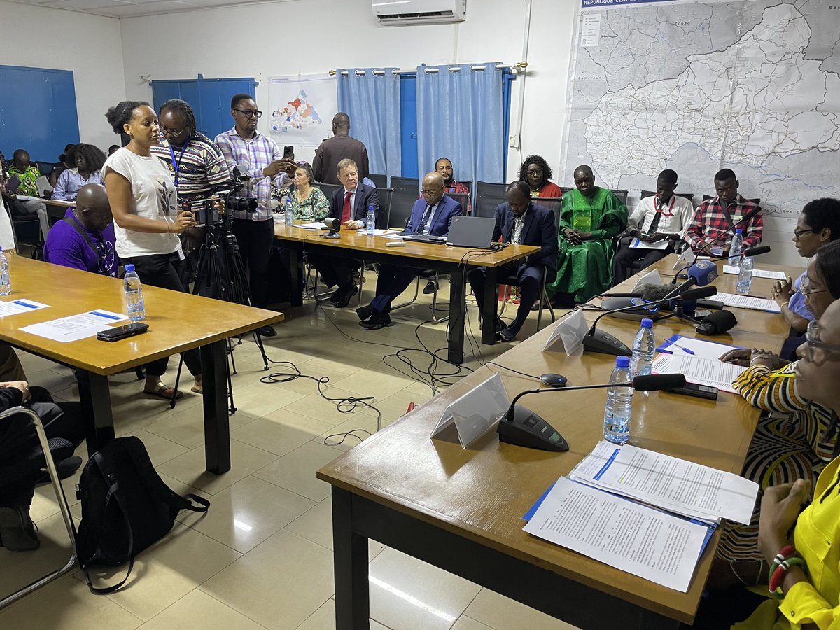 WFP_CAR_CD's tweet photo. Réfléchissons ensemble aux dynamiques actuelles et perspectives en RCA ! 🇺🇳 @OCHA_CAR organisait ce matin une conférence sur « l’action humanitaire au défi des ressources » à l’occasion de la #jmah2025 à Bangui 🙌 https://t.co/SvKp1QwurW