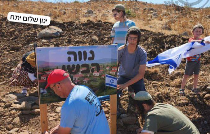 mog_china's tweet photo. 🇮🇱⚔️🇸🇾
عـــــــــــــــــاجل وغير
🔴 إسرائيليون يقتحمون جنوب سوريا ويضعون حجر الأساس لبناء مستوطنة جديدة في الجولان. https://t.co/dhjyTziwrW