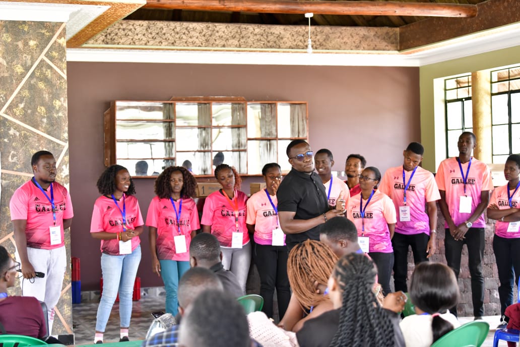 nic_mwesigwa's tweet photo. And then, there's this very amazing Buddy Group system in Rotaract Clubs. Specifically, there's a buddy group in @kanosug called Galilee😍. I'm sure you want to cross paths with those very special people!!
#ItsTimeToJoinRotaract https://t.co/is0TTWiUNM