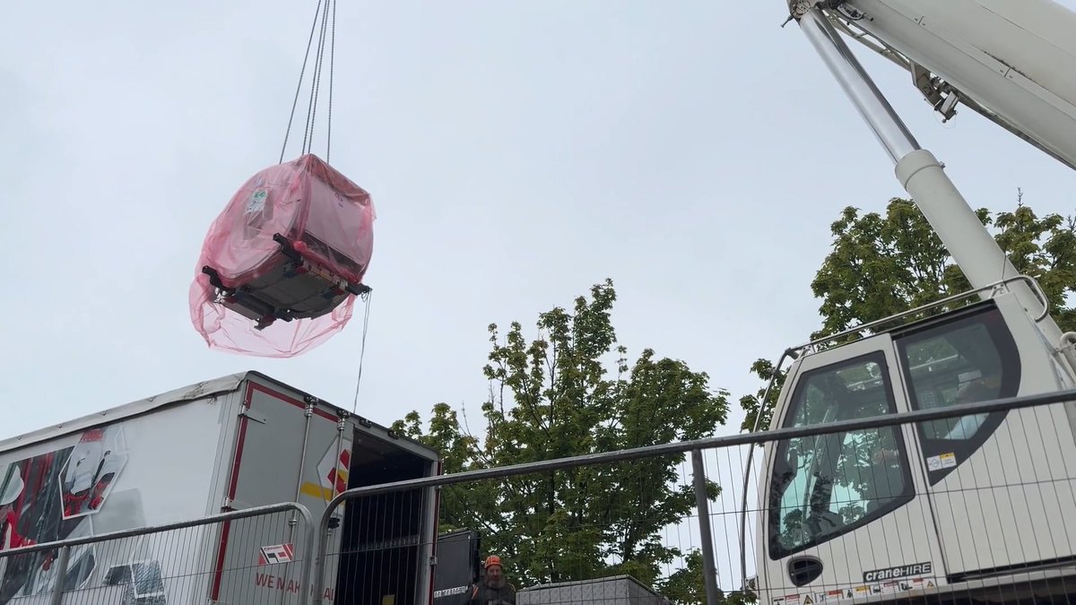 NEWS: Causeway Hospital is celebrating the delivery of its MRI scanner - marking an exciting new era for the site 🏥 

Staff will welcome the first patients to the unit from next month, representing a significant step forward for Causeway. 

Read more 👉 orlo.uk/causeway_MRI_z…