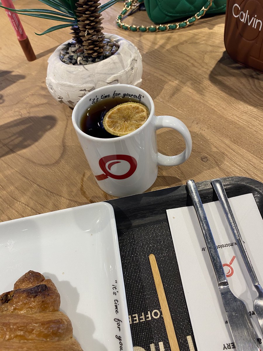 Limonsuz çay içemediğim için barista böyle bir çözüm buldu bambaşka bir şey oldu bu bayıldımm