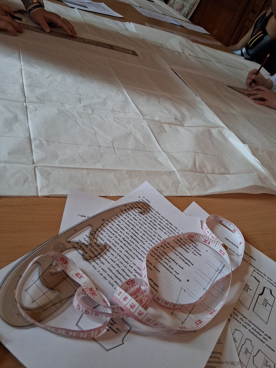 schnittmarie (@schnittmarie) on Twitter photo Am Sonntag war der Jerseyworkshop auf der @contaku_md !
Hier ein paar Eindrücke - danke für die rege Teilnahme und
die Möglichkeit meinen Workshop zu geben :3
#jersey #workshop #schnittmarie #diy #nähen #mode Am Sonntag war der Jerseyworkshop auf der @contaku_md !
Hier ein paar Eindrücke - danke für die rege Teilnahme und
die Möglichkeit meinen Workshop zu geben :3
#jersey #workshop #schnittmarie #diy #nähen #mode