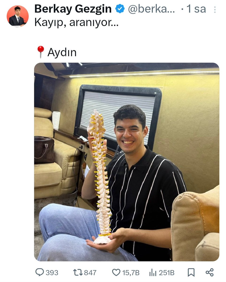 Bu gün gördüm. Bu çocuk Berkay gezgin mış ismi Aydın çevresinde kaybolmuş. Görenler insanlık namına Aydın B.B.Baskanı Özlem Çerçiogluna haber verebilir.
