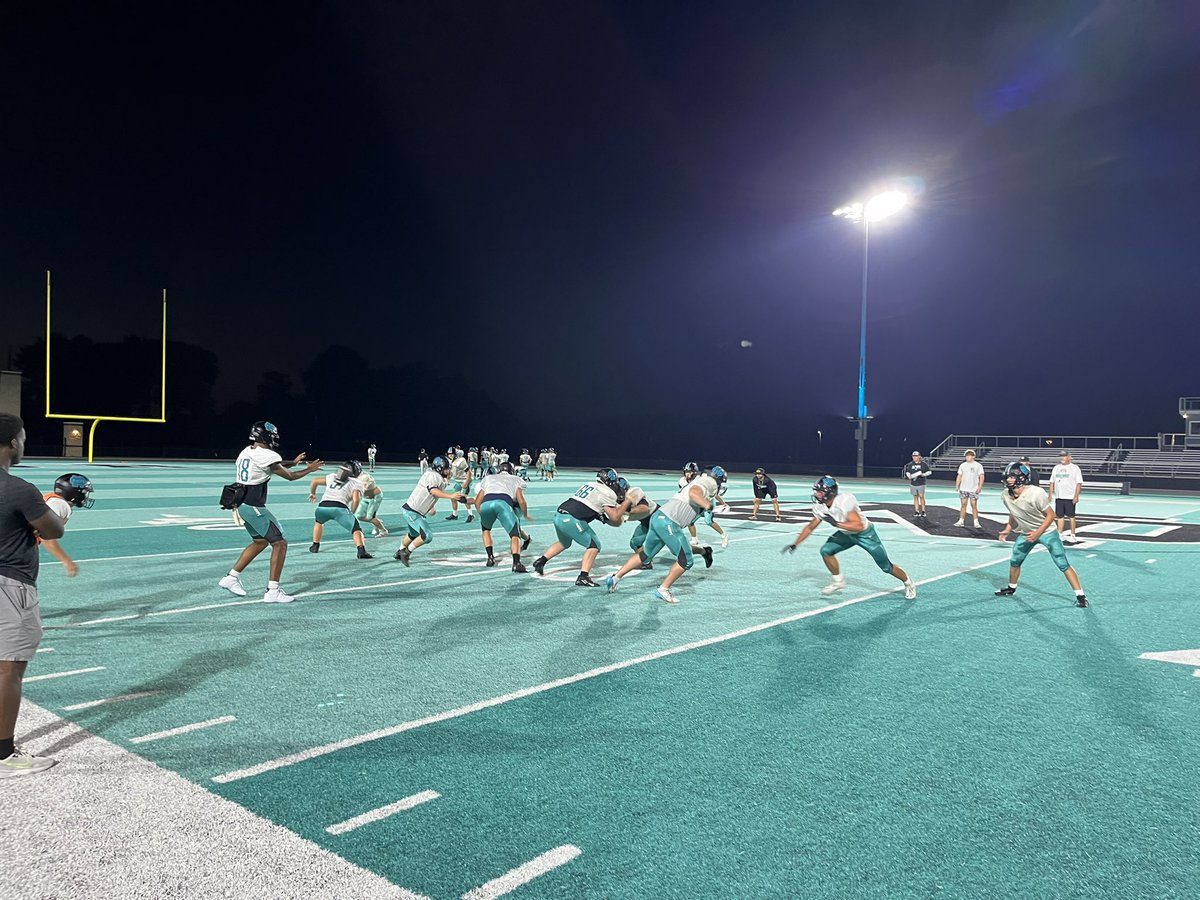 It’s a rise and grind Week 1 for the Mustangs!

Tuesday morning practice lights to prepare for first Friday Night Lights of the season vs. Henry Clay 🐎💪🏼