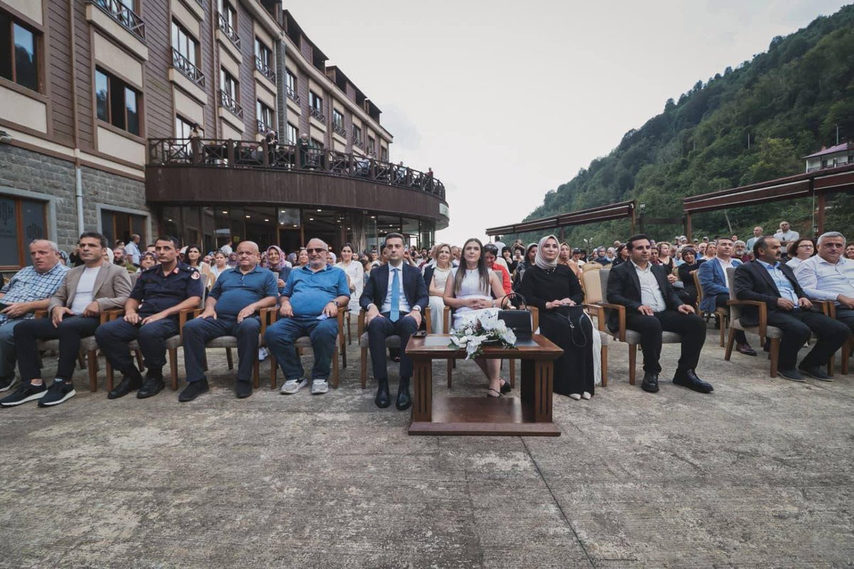 İlçemizin turizm merkezlerinden Ağaran Şelalesi’nde Doğa ile Müzik Buluştu.

Gerçekleştirilen etkinlikte Çukurova Devlet Senfoni Orkestrası ve Samsun Devlet Klasik Türk Müziği Korosu sahne aldı.

Genç Düşünce Derneği olarak bizlerde bu eşsiz tecrübeye şahitlik ettik #gençder
