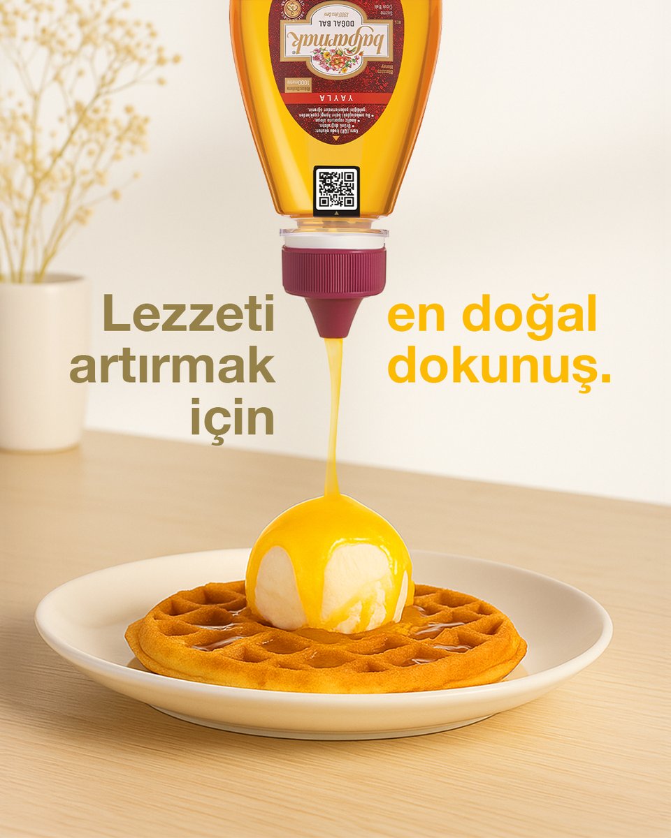 balparmak's tweet image. Yazın en lezzetli tatlılarından dondurmalı waffle’a son bir dokunuş için Çıtkapak Yayla Çiçek Balı’nı aç, dök, kapat! Lezzete lezzet kat! 🍨

#Balparmak