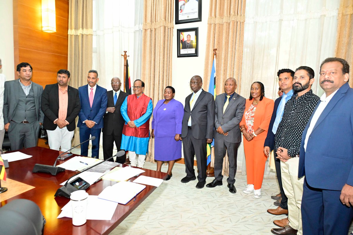 Ashemereir31192's tweet photo. Today, Rt. Hon.@R_Nabbanja welcomed the delegation for H.E @KagutaMuseveni and confirmed Friday’s follow-up Zoom. Col. @edthnaka, who met part of the investors, highlighted digital incentives &amp; hubs; Dr.J.A. Chowdary urged top IT skills &amp; Stanford CEO summit. #EmpoweringInvestors https://t.co/wRUnOKjrcg