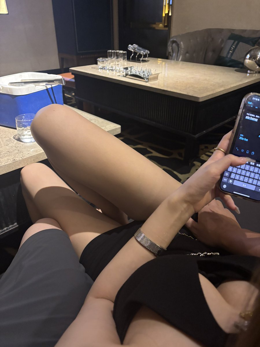 TN76898129's tweet photo. 上海楽しかった。
けどタイの1.5〜2倍は掛かるな💦
殆どの中式KTV
部屋代2000〜3000元
女の子1時間600〜800元
ずっとは2000〜3000元
８時から朝4.5.6時までだから、人数と酒の飲み方次第では安いのかな
モデル見たいな女の子いるし
ヤるのは高い5000〜8000以上くれと言われる https://t.co/95VAf7uorm