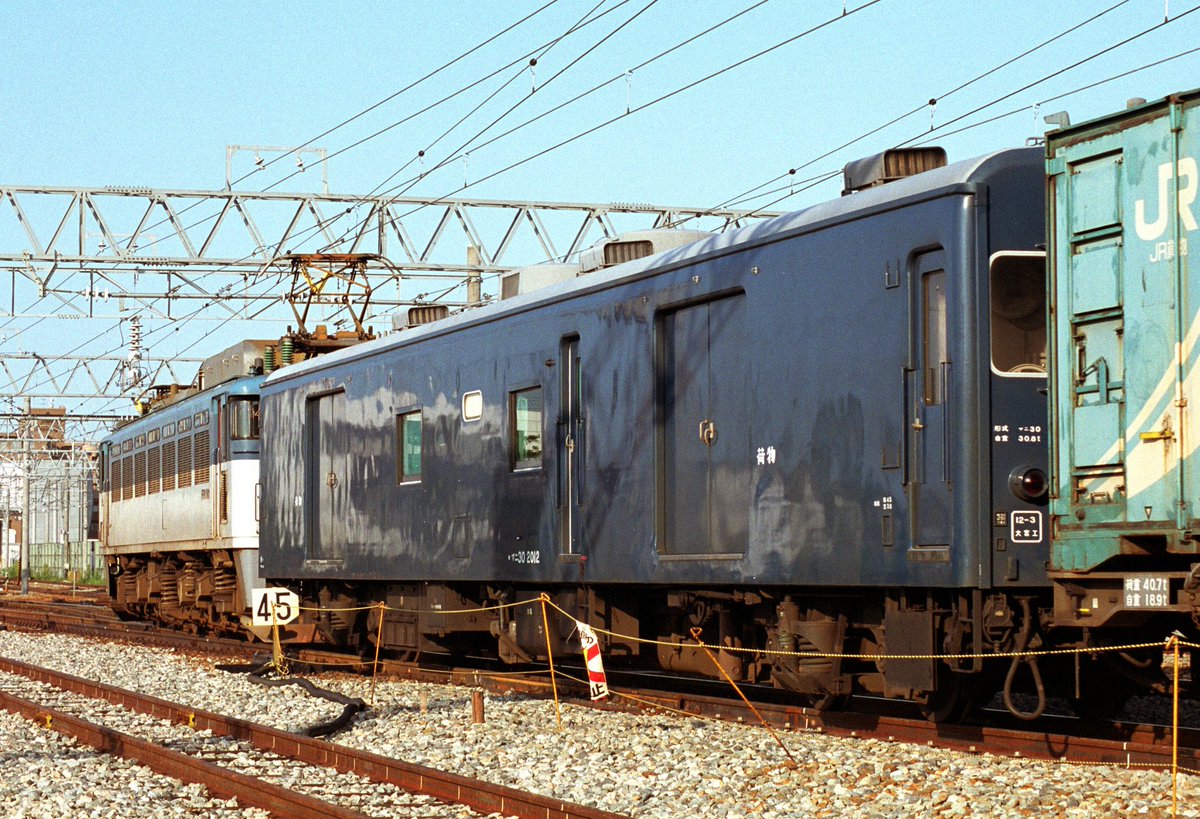 k_coupler's tweet photo. 懐かしの金沢で見たマニ30。
１ ・２ マニ30 2012 
              2002年8月22日 
                          金沢貨物-森本
３・４  マニ30  2010
               2001年10月24日
                            金沢貨物 https://t.co/VsSYBW4dAI