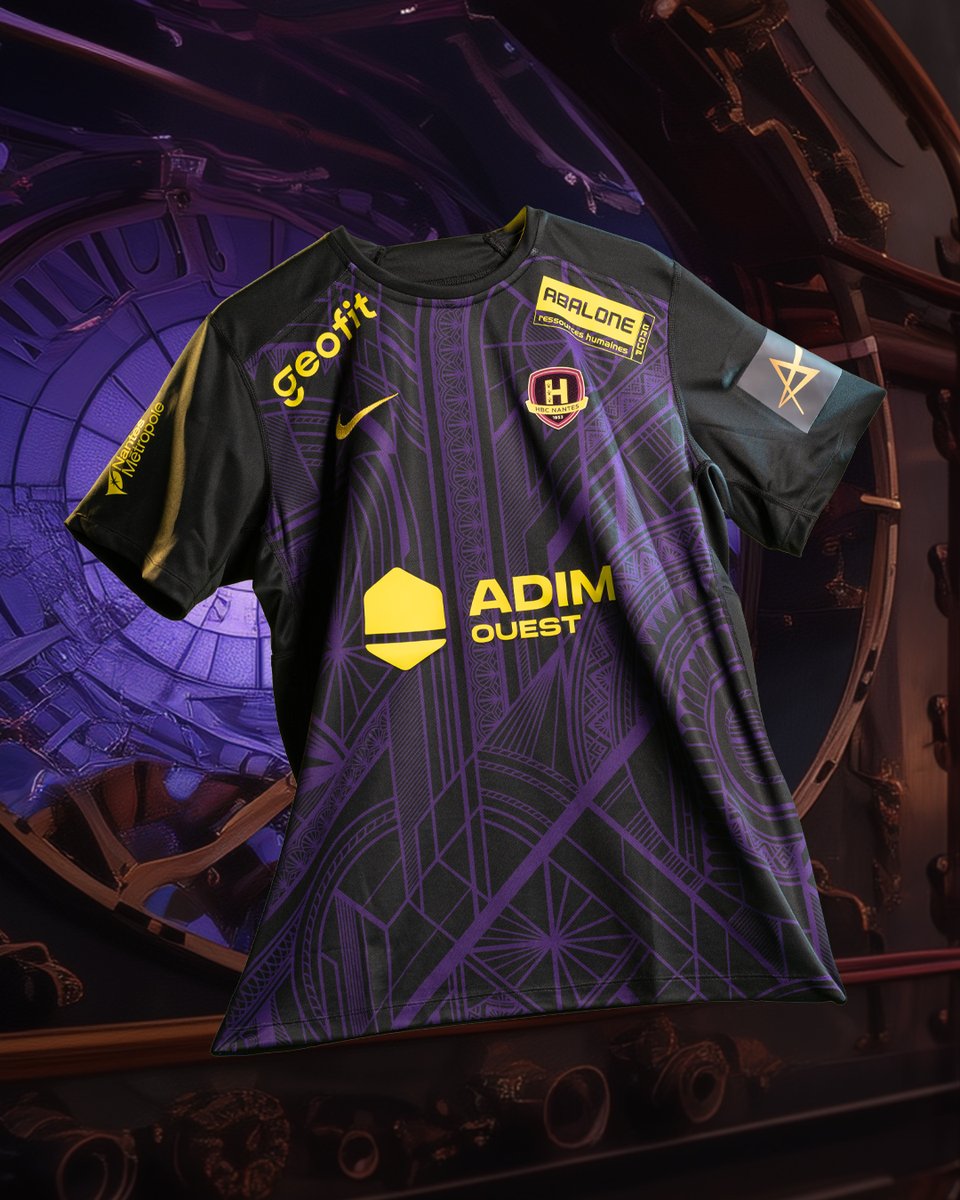 🔮 𝑰𝒏𝒔𝒑𝒊𝒓𝒆́ 𝒅𝒆 𝒍’𝒖𝒏𝒊𝒗𝒆𝒓𝒔 𝒅𝒆 𝑱𝒖𝒍𝒆𝒔 𝑽𝒆𝒓𝒏𝒆, dont Nantes fut le berceau de l’imaginaire, ce maillot graphique accompagnera le « H » à travers toute l’Europe cette saison.

L’Europe, véritable terrain d’exploration dans les récits du célèbre écrivain,