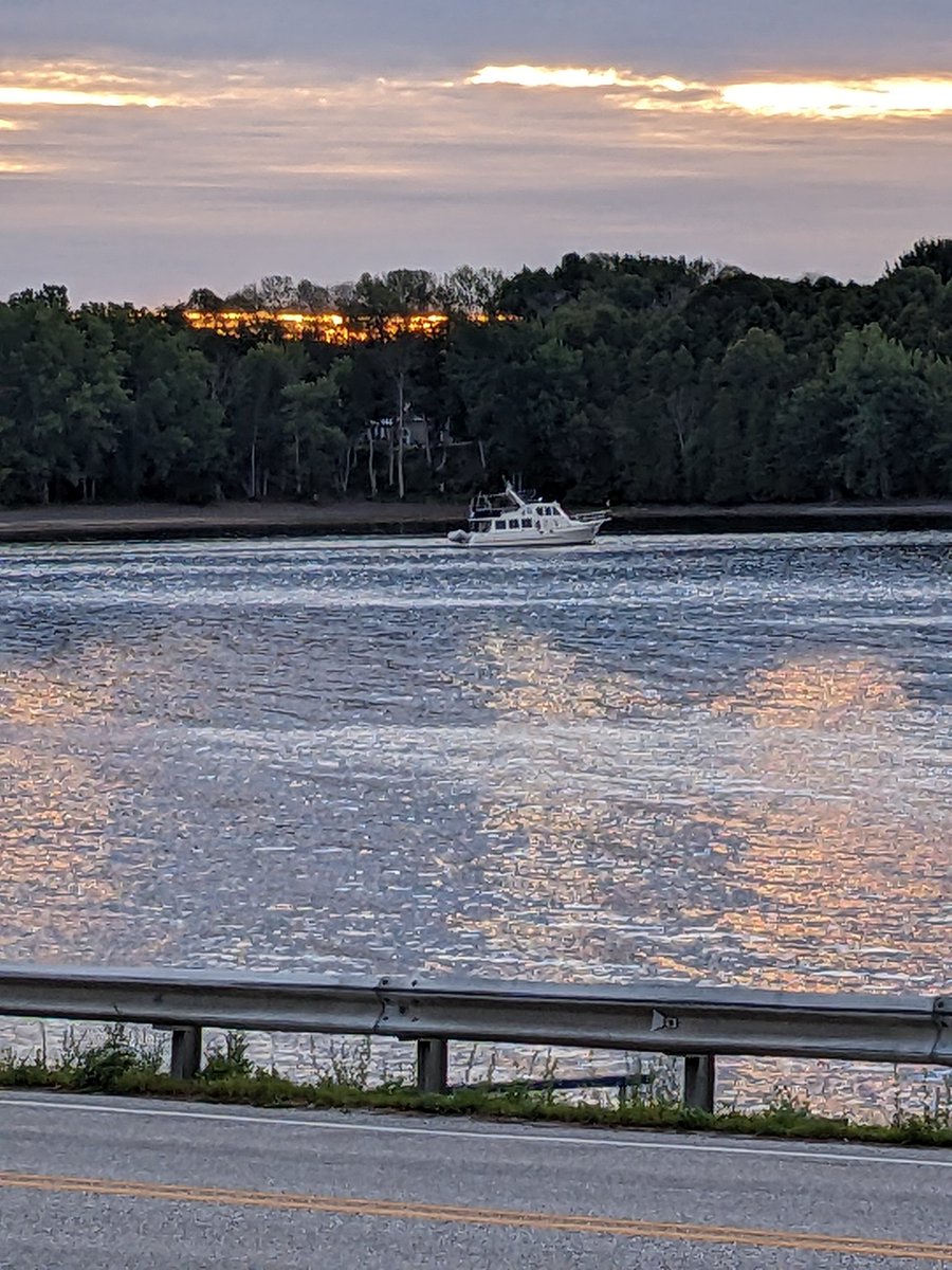 Phyllis65159484's tweet photo. @wcaxweather @wcax North Hero 🌄 https://t.co/B1xHXmwbrS