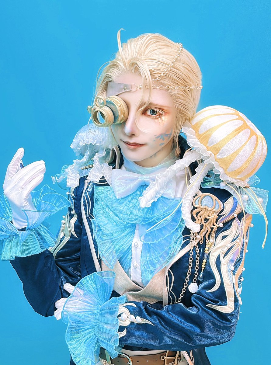 これはインテで「折角印刷したので……」って言いながらお渡ししてたおまけ🫖付き名刺の幽霊船🎹　※クラゲ増量中🪼🪼