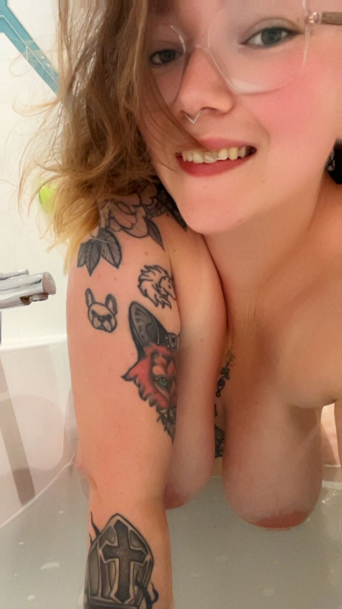 Have some dangling tits for your Tuesday