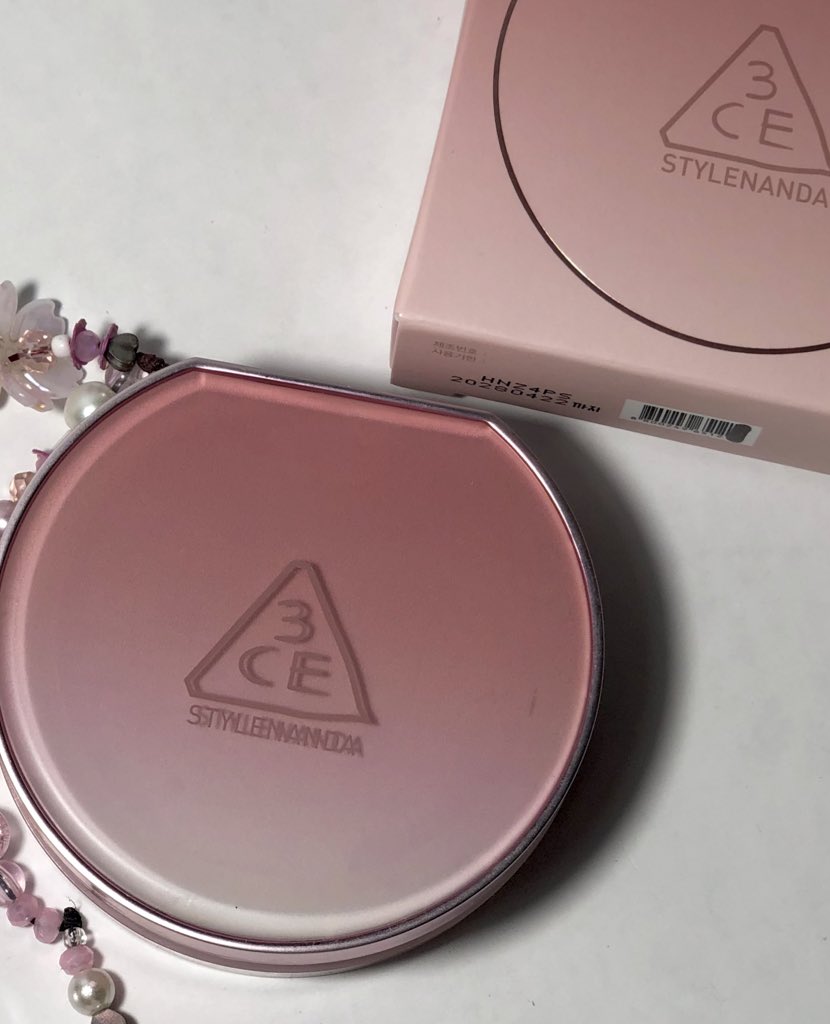 makeupnya.       vs.        complexionnya. 

korea makeup products emang ga pernh gagal deh😭😭