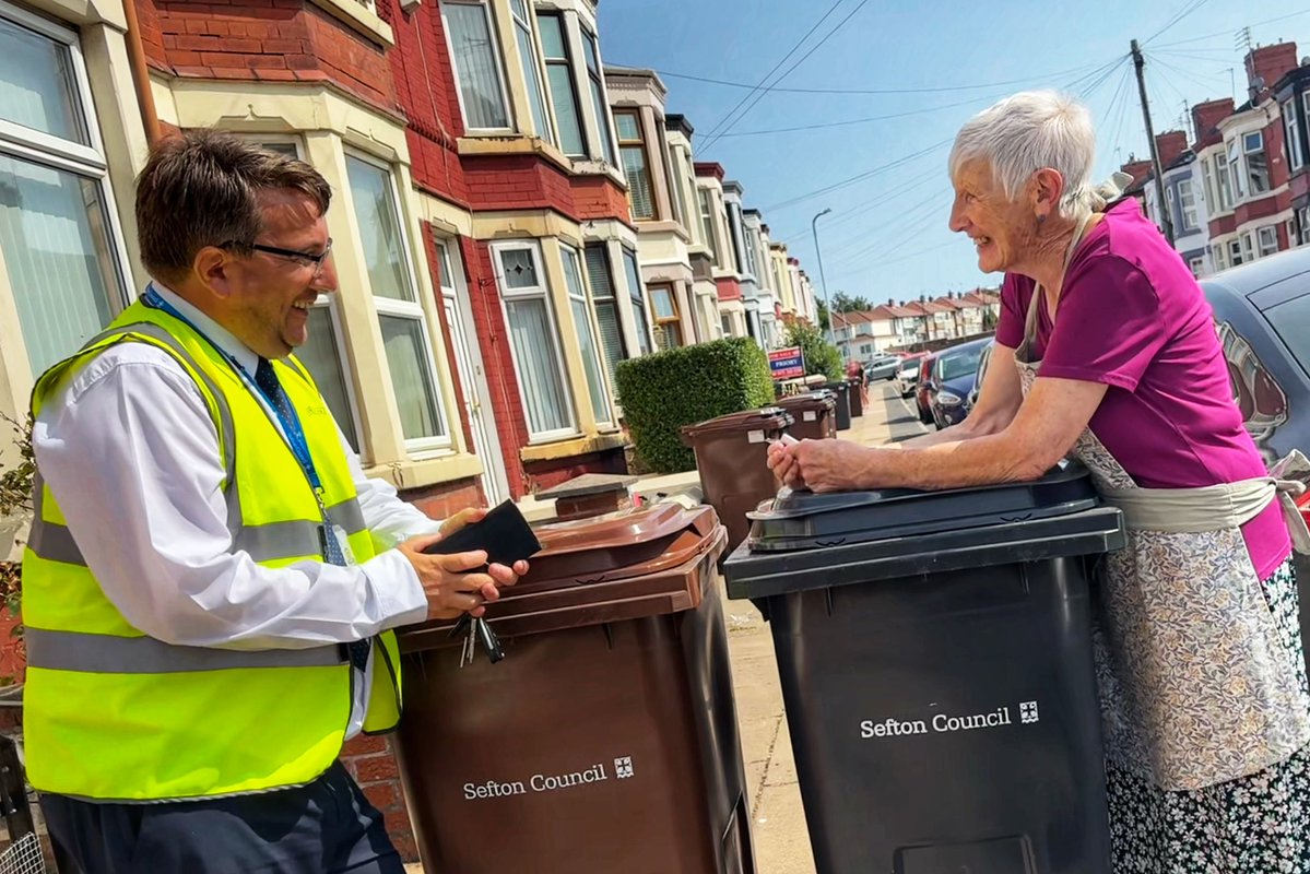 ♻️ Peter Harvey (@peterjharvey) on Twitter photo 🌳 Clean, safe streets are a priority for <a href="/seftoncouncil/">Sefton Council</a> under <a href="/Sefton_Labour/">Sefton Labour Group</a>.
♻️ Switching to wheelie bins will get an estimated 500,000 bin bags off #Bootle pavements every year.
👍 Feedback from residents is so far overwhelmingly positive… 🌳 Clean, safe streets are a priority for <a href="/seftoncouncil/">Sefton Council</a> under <a href="/Sefton_Labour/">Sefton Labour Group</a>.
♻️ Switching to wheelie bins will get an estimated 500,000 bin bags off #Bootle pavements every year.
👍 Feedback from residents is so far overwhelmingly positive…