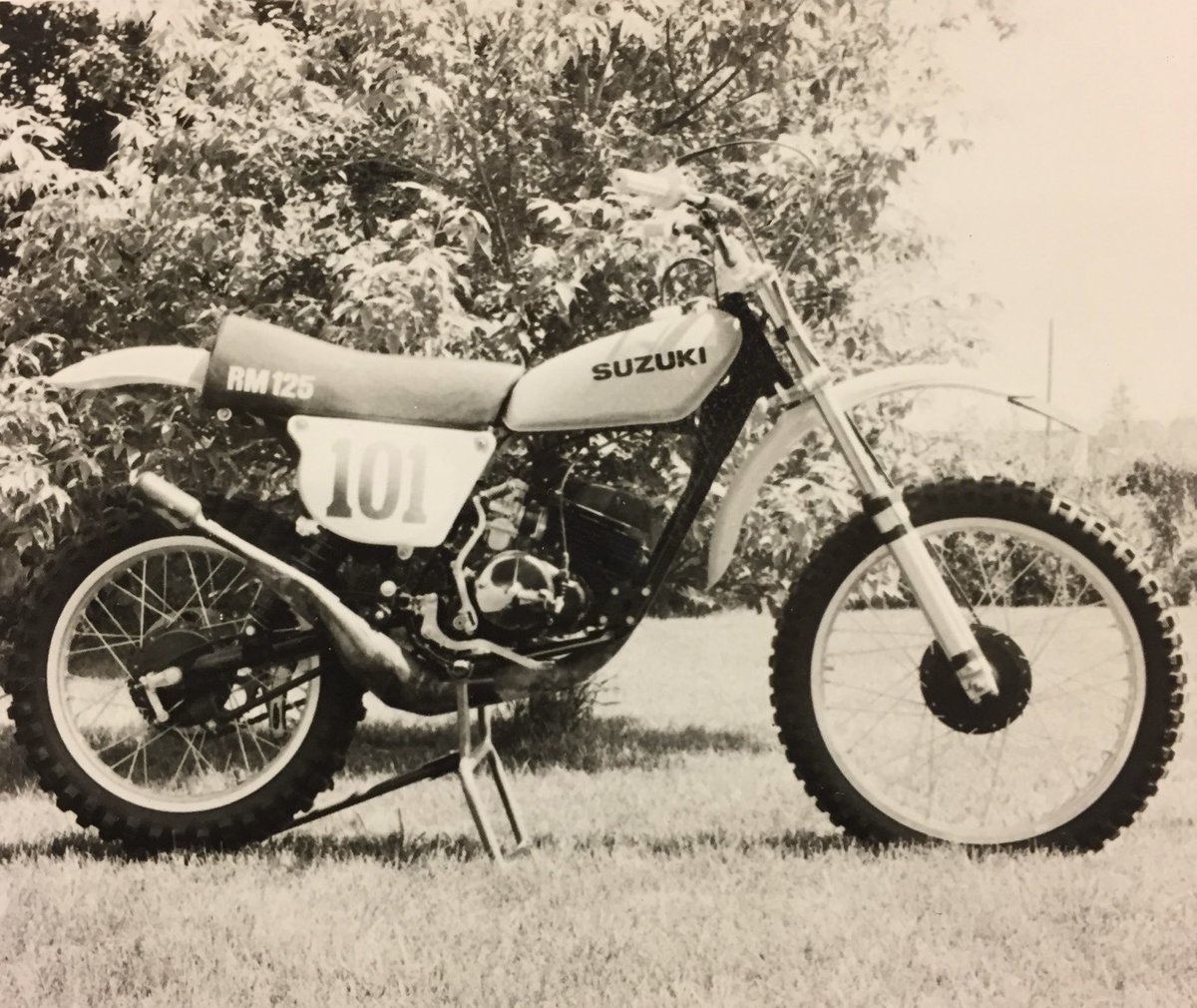 BRSport1000's tweet photo. 1975 Suzuki RM 125
Had one. Raced one.
If have one and interested in selling. Let me know #2wheeltuesday #twostroketuesday #braaaap :) https://t.co/kA8CXPxQGf