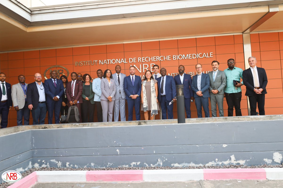 inrb_kinshasa's tweet photo. l’INRB a accueilli le Vice-Premier Ministre et Ministre Belge des Affaires étrangères et de la Coopération.
La visite a mis en lumière les projets conjoints entre l’INRB et @ITMantwerp avec notamment l’inauguration du nouveau bâtiment d’animalerie et de la cryobanque
#INRB https://t.co/1K0Ak93nCg