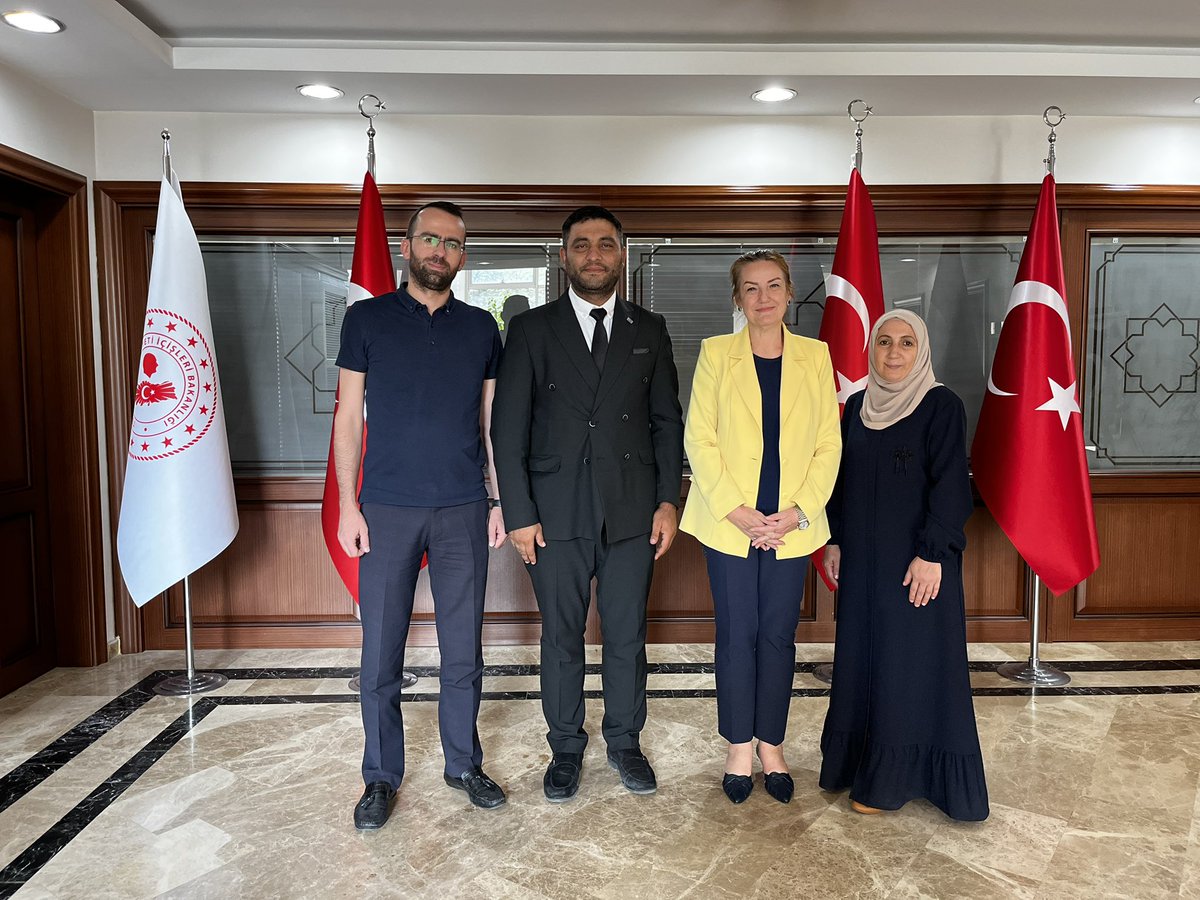 Etimesgut Kaymakamlığı (@etimesgtkymkmlk) on Twitter photo Yeniden Refah Partisi Etimesgut İlçe Başkanı Sn. Yusuf Kılıçer Kaymakamımız Sn. Özlem Bozkurt Gevrek’i ziyaret ettiler. Nazik ziyaretleri için kendilerine teşekkür ederiz.
<a href="/Ozlemgevrek/">Özlem Bozkurt Gevrek</a> Yeniden Refah Partisi Etimesgut İlçe Başkanı Sn. Yusuf Kılıçer Kaymakamımız Sn. Özlem Bozkurt Gevrek’i ziyaret ettiler. Nazik ziyaretleri için kendilerine teşekkür ederiz.
<a href="/Ozlemgevrek/">Özlem Bozkurt Gevrek</a>