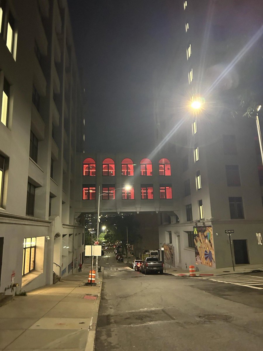 バトルフィールド6のオープンベータを遊んだ人なら
「ここ、見覚えある…!」って絶対なる風景🏬

📸 Photo by: U/Flaky_Month7971
#C地点📍 #Battlefield6