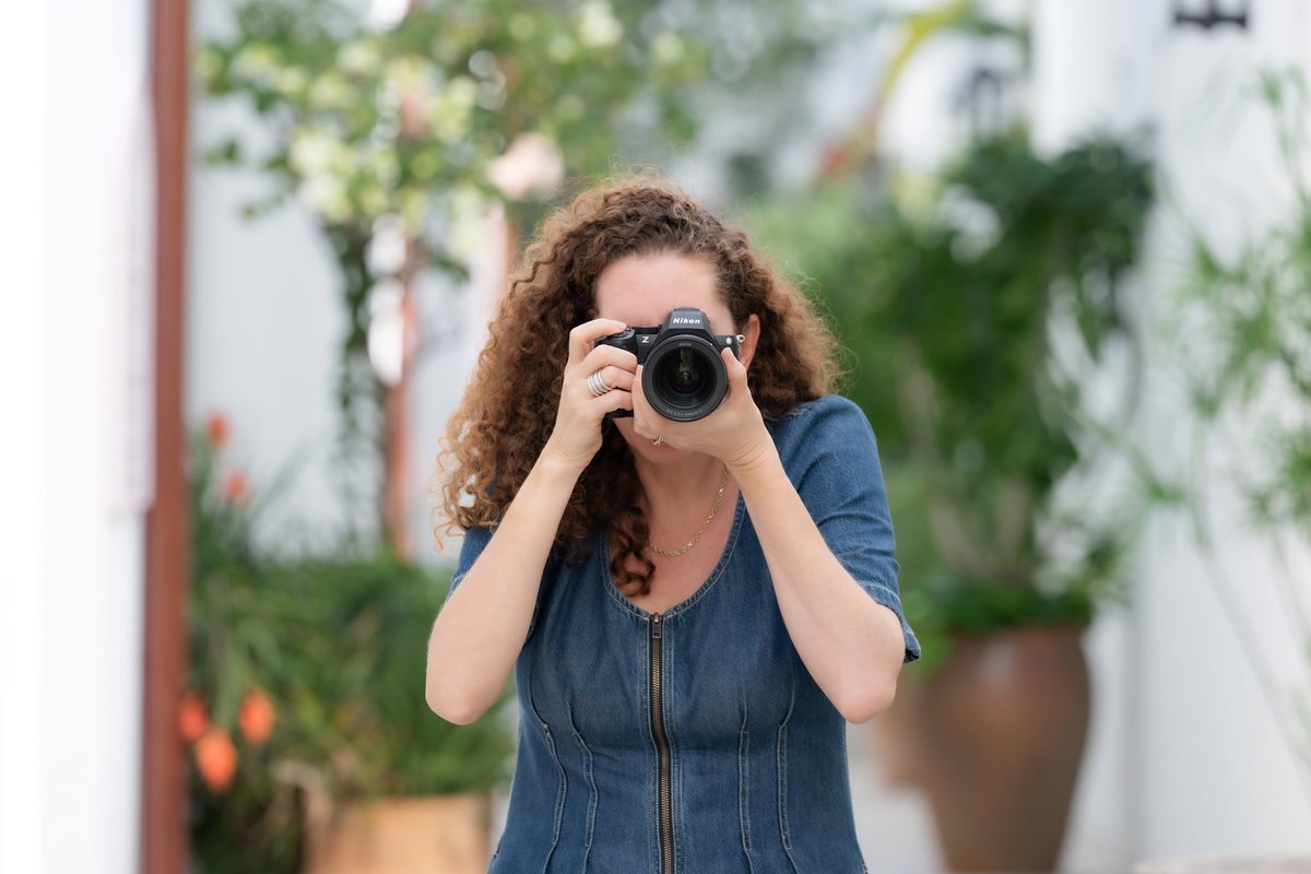 Nikon Ailesi olarak; 100 yılı aşkın deneyimimiz, önde gelen görüntüleme kültürüne bağlı ve yenilikçi optik teknolojimiz ile dünyanın her yerinde siz görsel sanatçıların yaratıcılıklarına en iyi şekilde eşlik etmekten mutluluk duyuyoruz. 
Dünya Fotoğrafçılık Günü Kutlu Olsun!